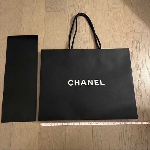 Chanel empty shopping bag - Picture 4 of 6